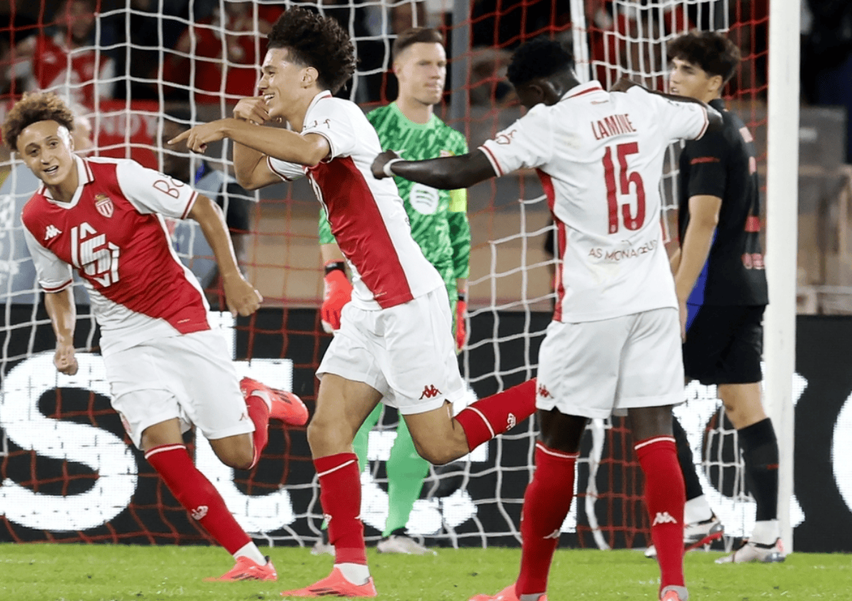 莱万多夫斯基意外战胜老鹰，锐不可当引爆全场！